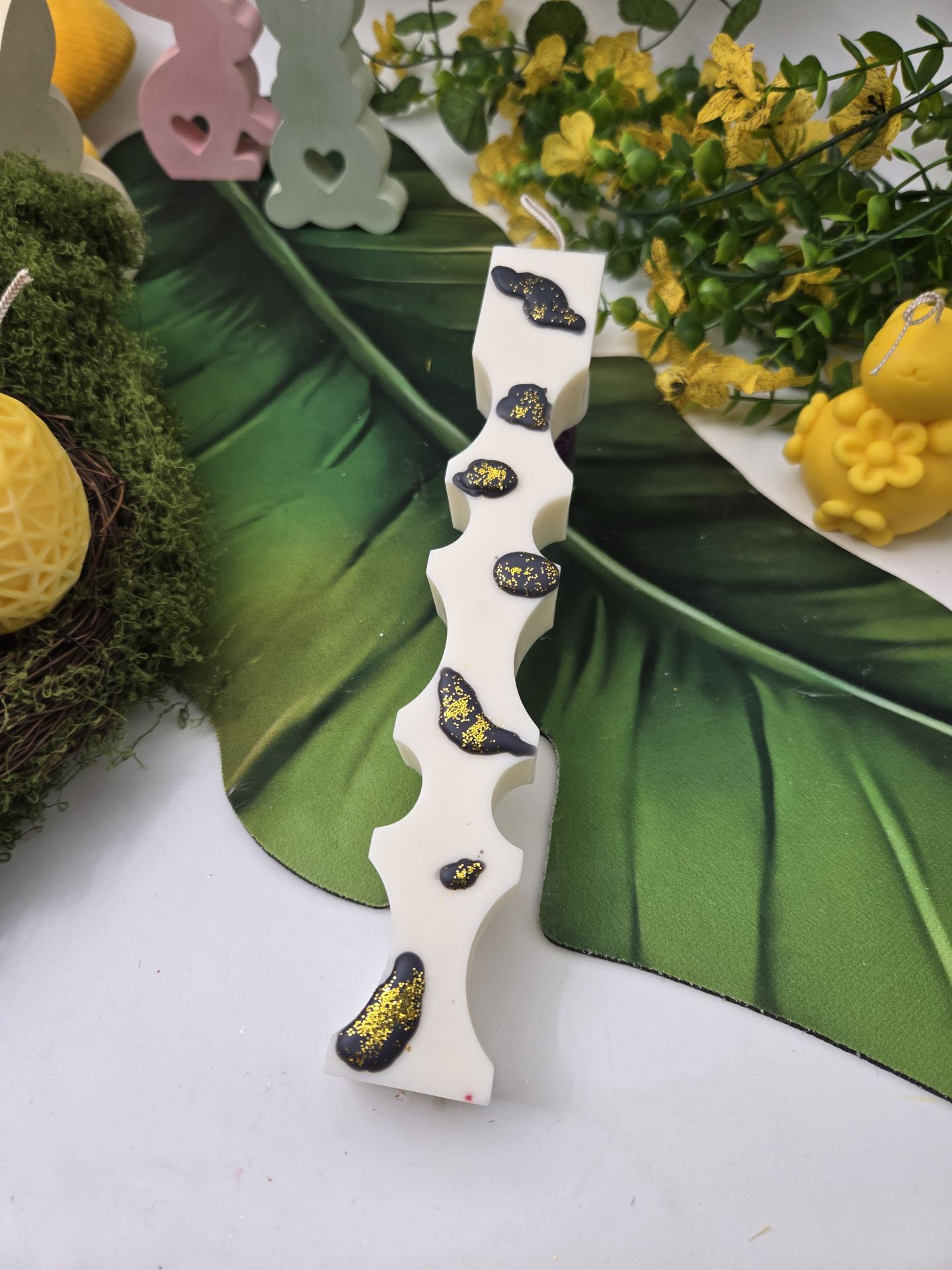 Φωτογραφία από Λαμπάδα Λευκή Μαύρη Gold